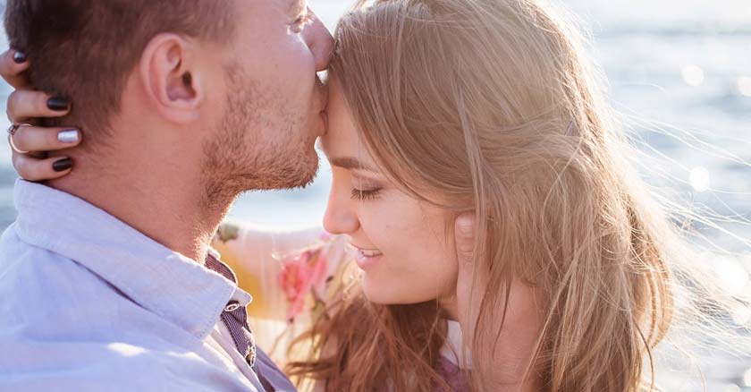 esposos felices juntos rostros cercanos sonrientes matrimonio feliz