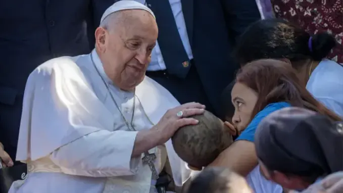 Papa Francisco ninos son bendicion simbolo