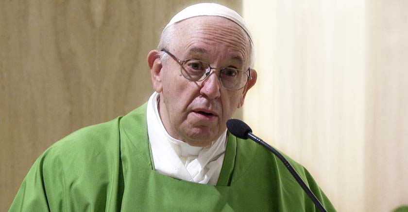 papa francisco vestimenta verde homilia en santa marta 