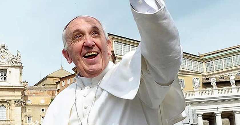 papa francisco sonrisa el espiritu santo ensena es el maestro interior